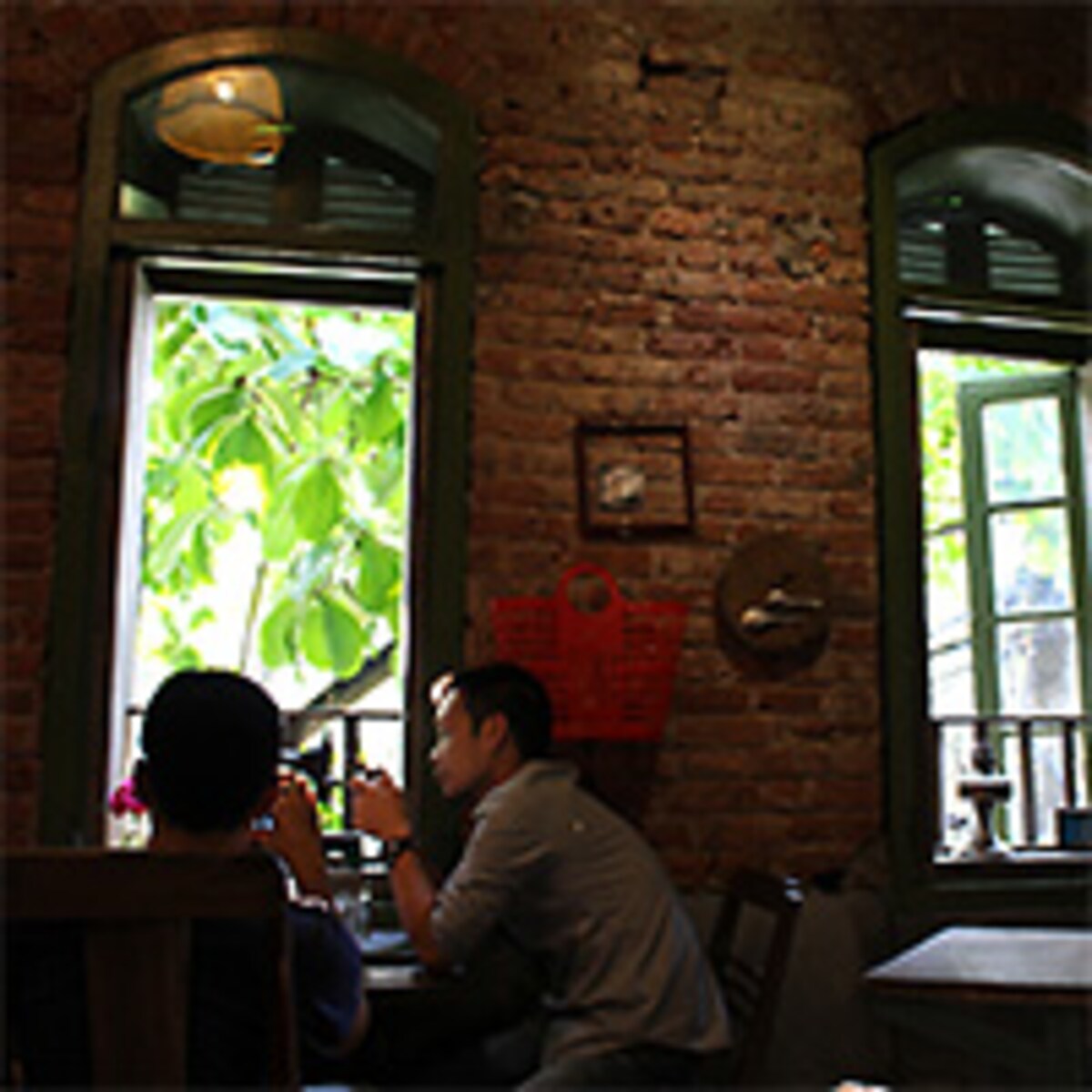 駐妻たちの昼下がり