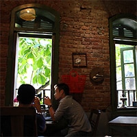 駐妻たちの昼下がり