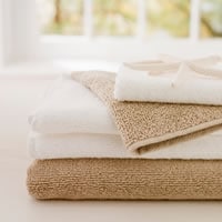 部屋干しでも臭わないコツ！清潔衣類で子どもを包もう