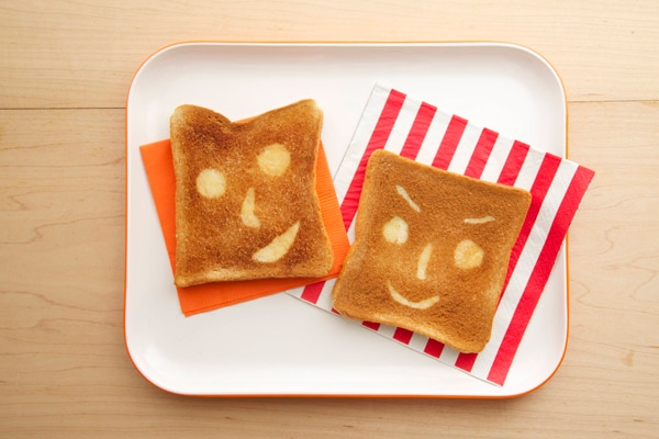 食パンとホイルで似顔絵トーストを作ろう