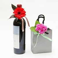 プレゼントに一輪の花を添えてみよう
