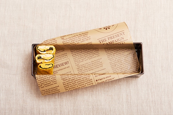 1． ワックスペーパーを敷く