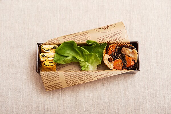 3． サラダ菜を使って中央を埋める