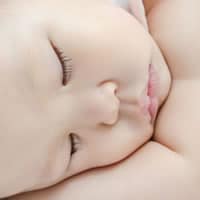 夜、赤ちゃんを早く寝かせるコツ