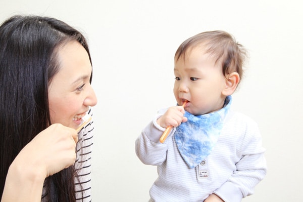 子どもに歯みがきを覚えさせるには