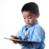 ネット端末は何歳から持たせるべき？