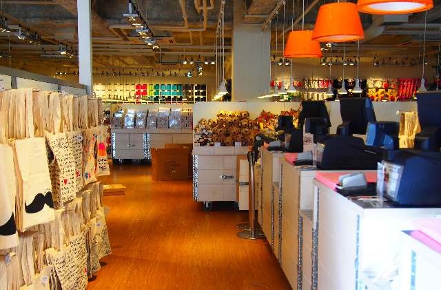 「フライング タイガー」で雑貨選び