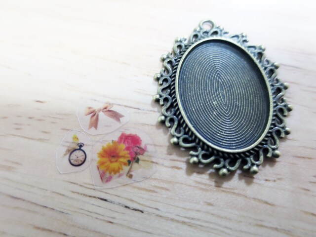 楽カワ小物作りは100円ショップの「レジン」で！