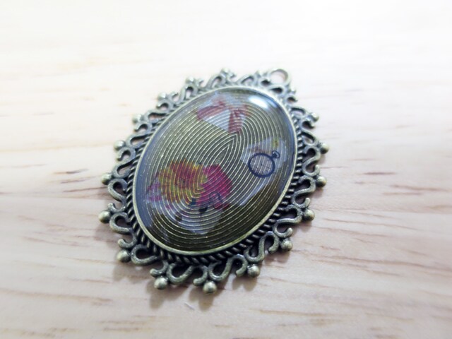 楽カワ小物作りは100円ショップの「レジン」で！