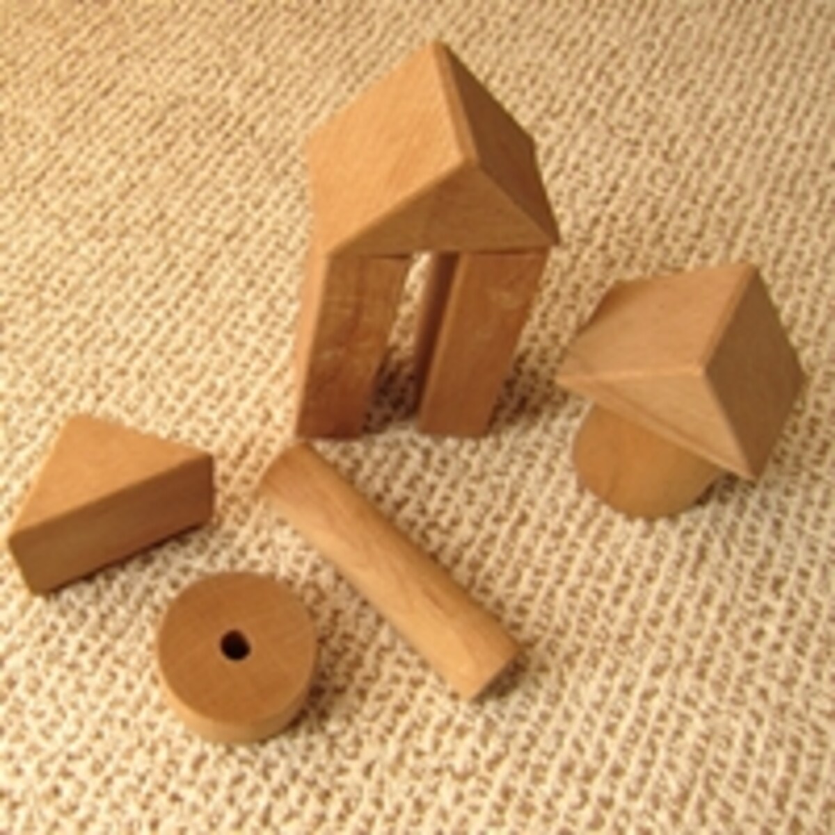 おもちゃはいちいち片づけさせるべき？