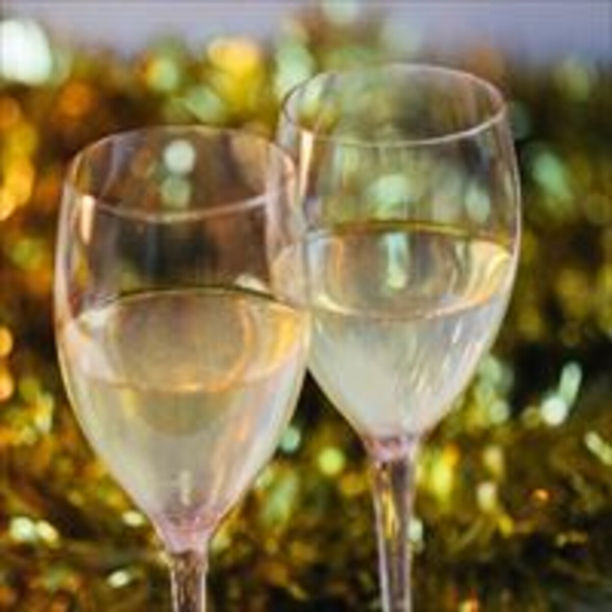 過剰なSNS、すぐ謝るetc.注意すべきアザコン行動