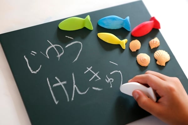 石膏チョークと黒板