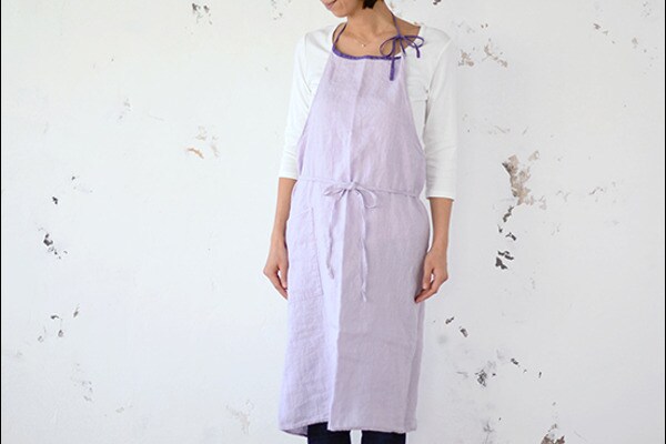 身につけるだけで凛とする、 大人のためのエプロン。