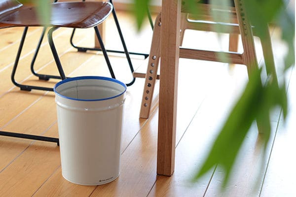 日常にスッと溶け込むテーパードバケット（ゴミ箱）。