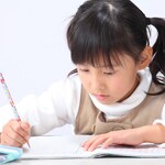 夏休みの宿題、子どものSOSに応えるべき?