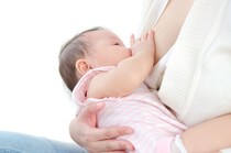 「他人の母乳」を我が子に与える是非