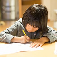 夏休みの宿題代行業者が話題