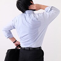 ワイシャツの襟汚れを簡単に落とす身近なアイテム