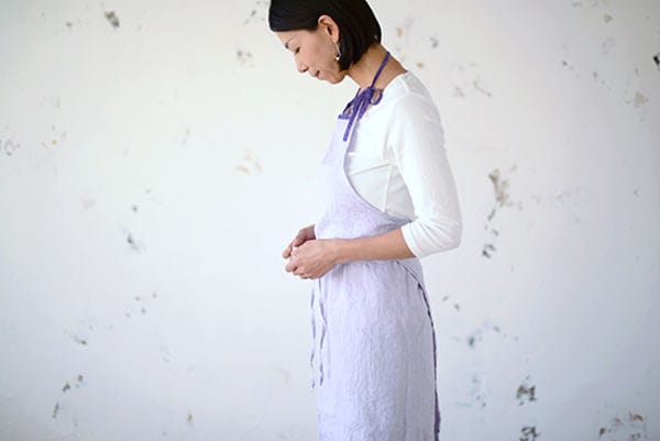 身につけるだけで凛とする、 大人のためのエプロン。