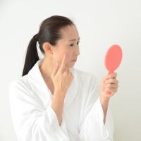 乾燥する季節こそ気を付けたい! 秋ニキビって?