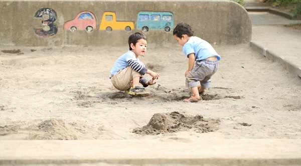 公園の砂場で子どもを遊ばせたいと思う？