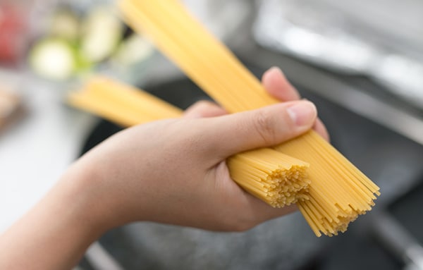 モチモチ触感！水つけパスタがママに人気！