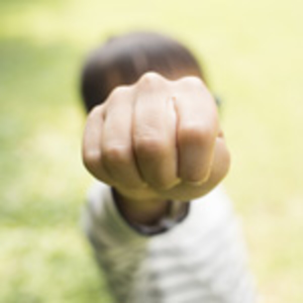 子が暴力に走る原因と、対処法は？