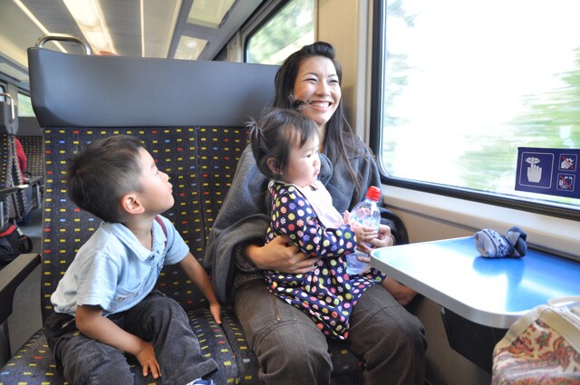 電車内で泣く赤ちゃんにキレる、残念な大人急増中？