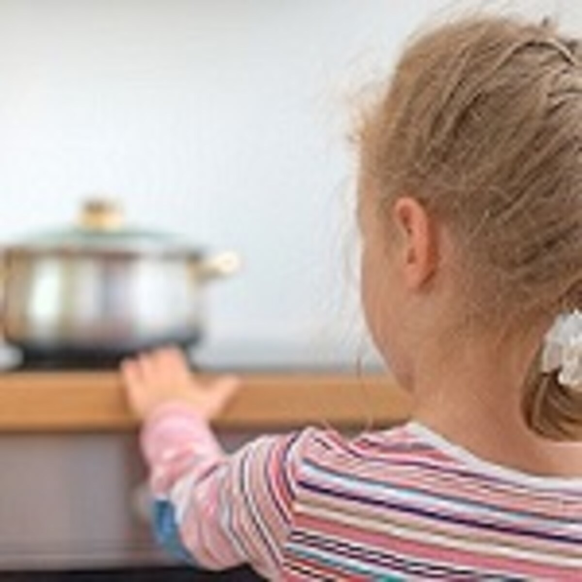 冬の室内事故、子どもを守るには？