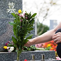 年末年始はお墓参りシーズン、マナー知ってる？
