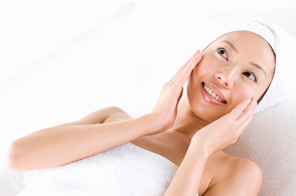 美肌や便秘解消！1分マッサージの簡単健康法