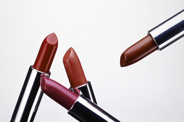 うっかり落としちゃった!壊れたコスメの復活法