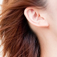 耳マッサージで体ぽかぽか！花粉症にも効くその効果