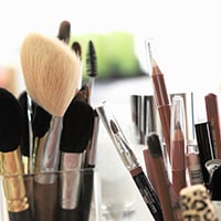 増えすぎたコスメを賢くしまってインテリアに!