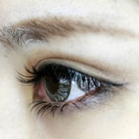 ばっちりアイメイク、目に影響は?