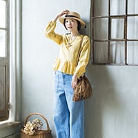 2月23日　春色ペプラムトップスで、仕事の打ち合わせへ