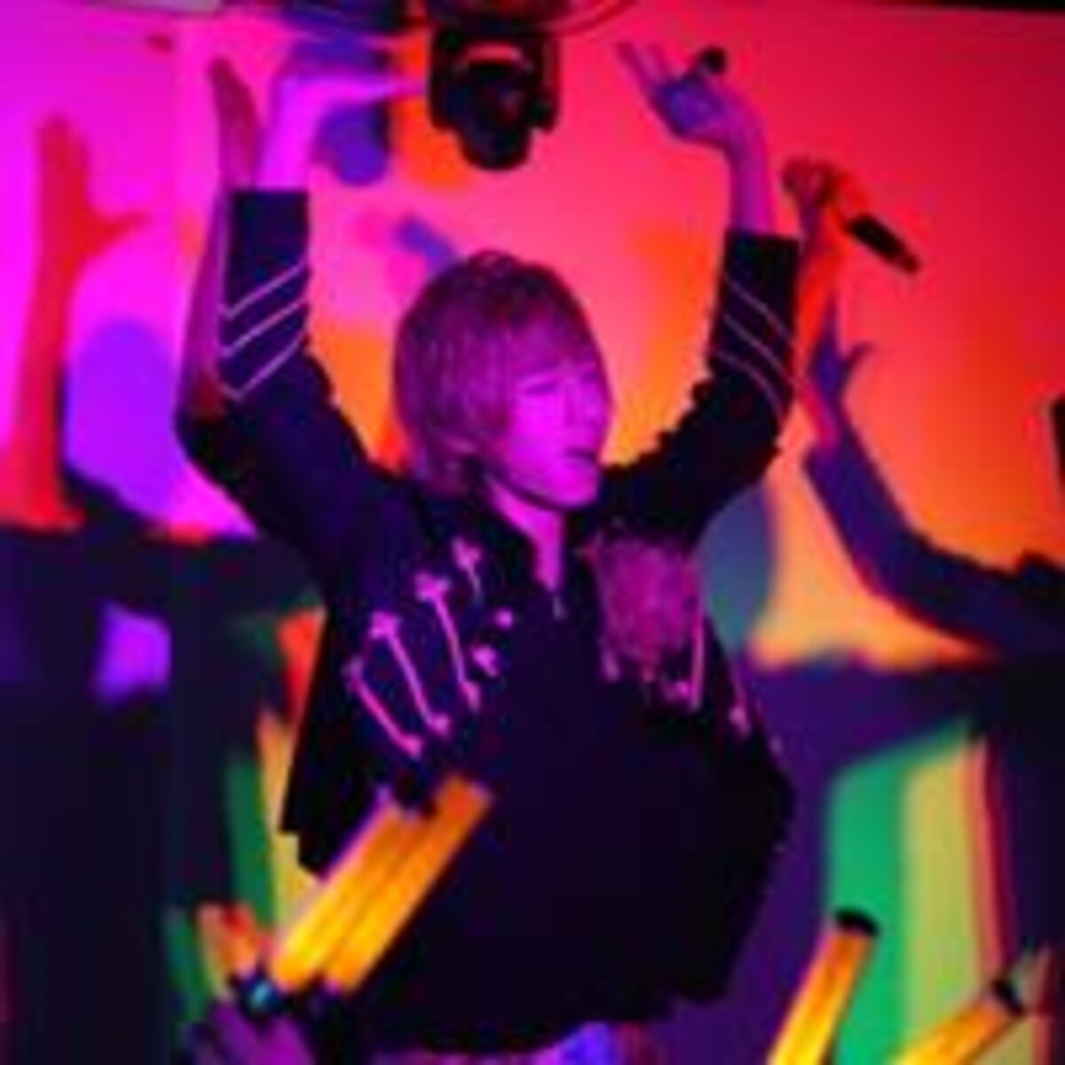 壁ドン？顎クイ？ママもハマる！話題の地下アイドルライブに緊急潜入