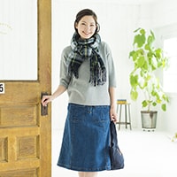 2月17日  “ちょっとそこまで”のリラックス服には、小物でアクセントを