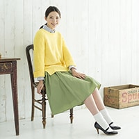 2月13日　休日のおでかけはきれい色ニットで気分も上げて