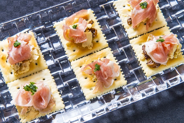 ママ友会にも!クラッカーのアレンジレシピ