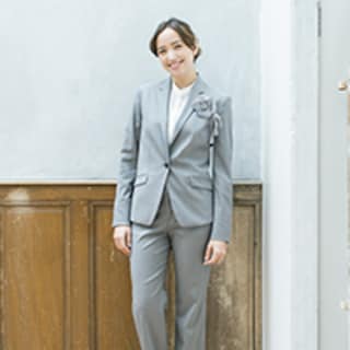 3月5日　クールなパンツスーツで凛としたママに