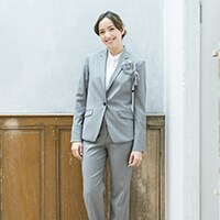 3月5日　クールなパンツスーツで凛としたママに