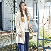 3月17日　大人な雰囲気たっぷりのシンプルな装いで撮影へ