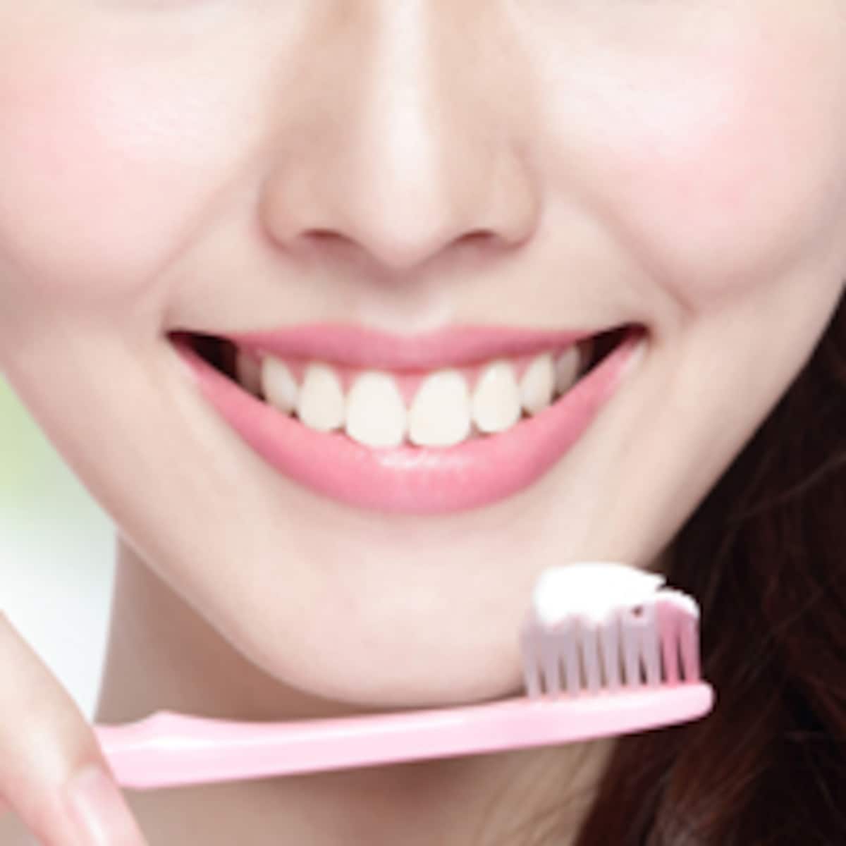 黄ばみは止められない？歯の美白事情