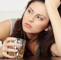 表面化しづらい主婦の依存症…理由は経済力が高い夫にあり!