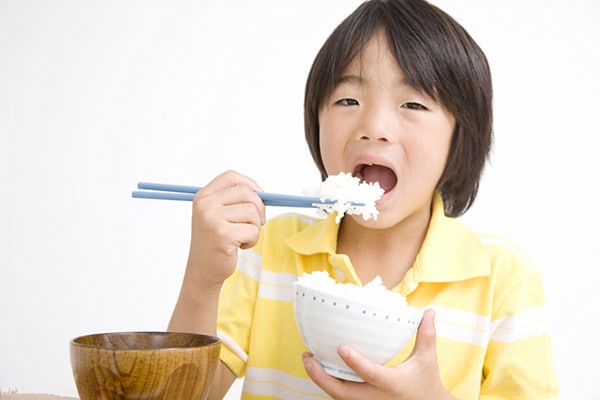 基本マナー!箸の持ち方の正しい指導法は?