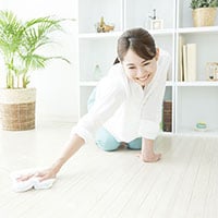 気がつけば床が物だらけ…片づけられないママは病気かも?