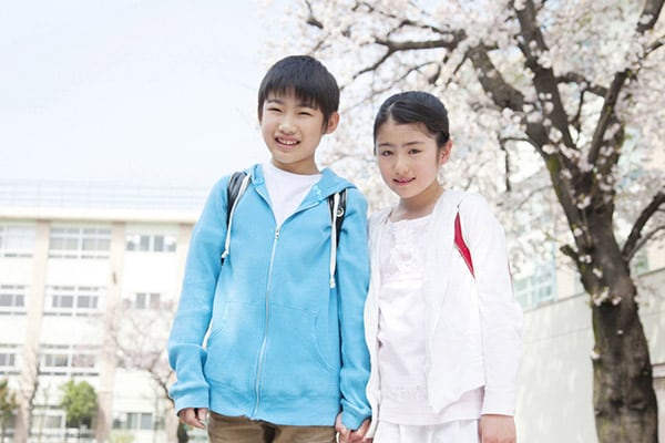 【約4割の家庭で実施!?】その時どうする?子どもの初潮・精通のお祝い問題