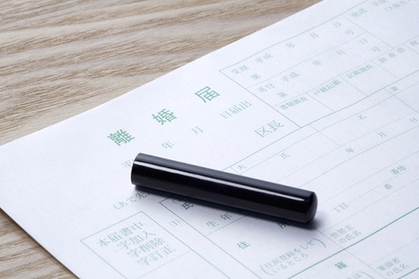 “不倫”が原因の離婚…慰謝料の相場って?