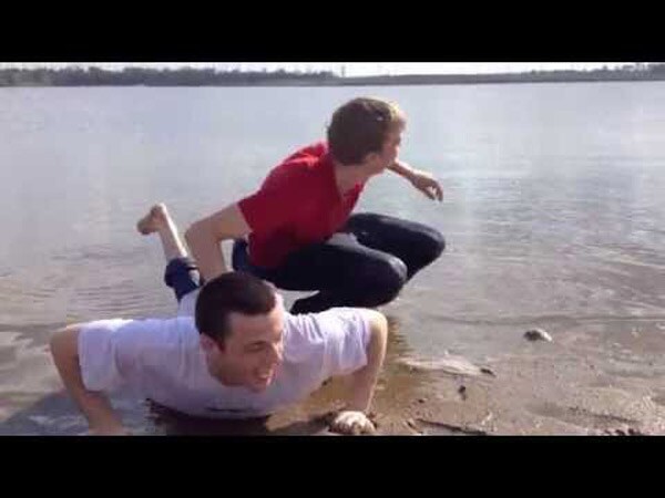 完コピ!?外国人２人組が日本の名曲を歌ってみた